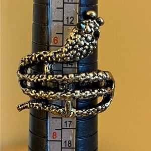 Adjustable snake ring on bronze like metal w/3 winds,2 black eyes, tongue size 8